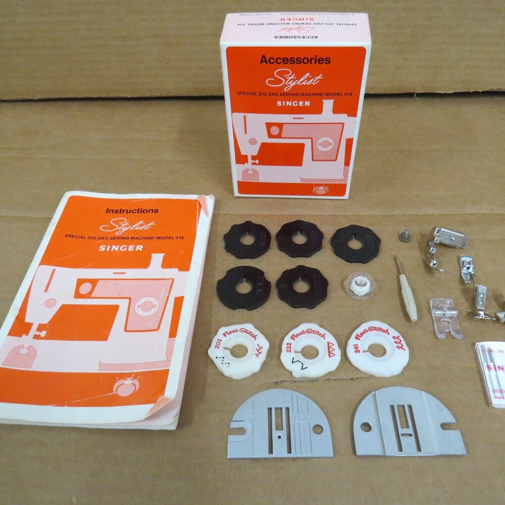 18 Piece Singer Stylist Model 418 Zig Zag Accessories Box 171408 and Manual
